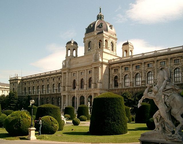 640px-Maria-Theresien-Platz_in_Wien[1]